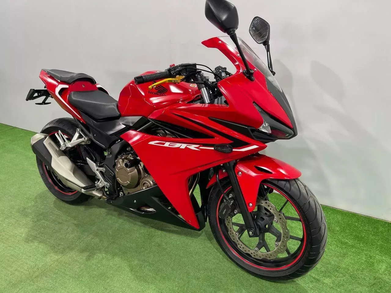 HONDA CBR400R
в наличии во Владивостоке

Характеристики:
- 2016 год
- объем 399 см3
- Аукцион AUCNET