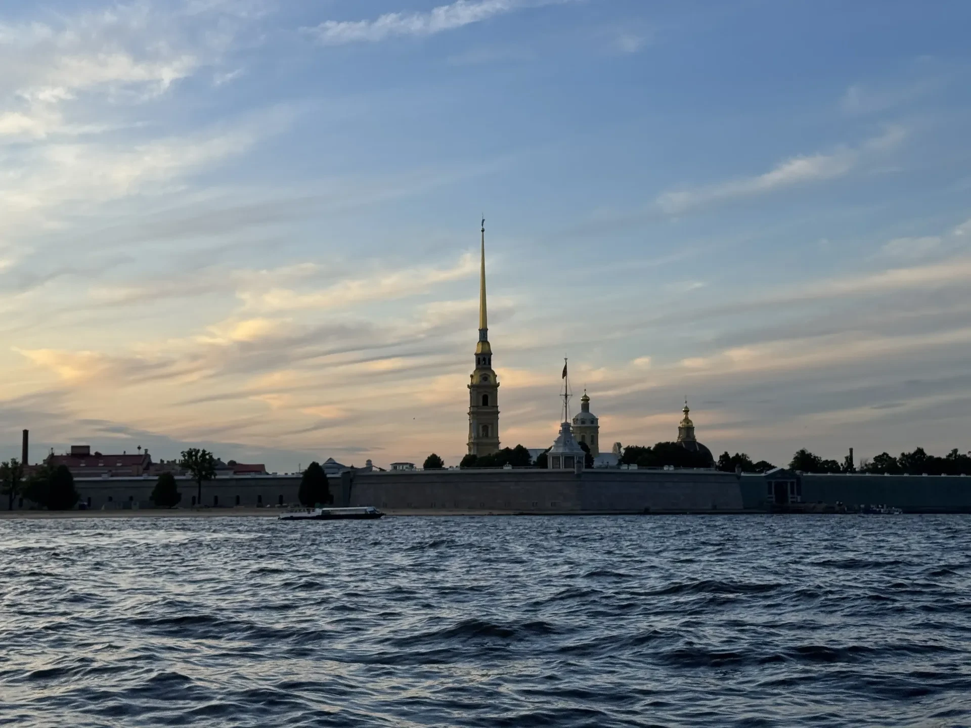 Посмотреть на красивейший закат после работы: катаемся на кораблях