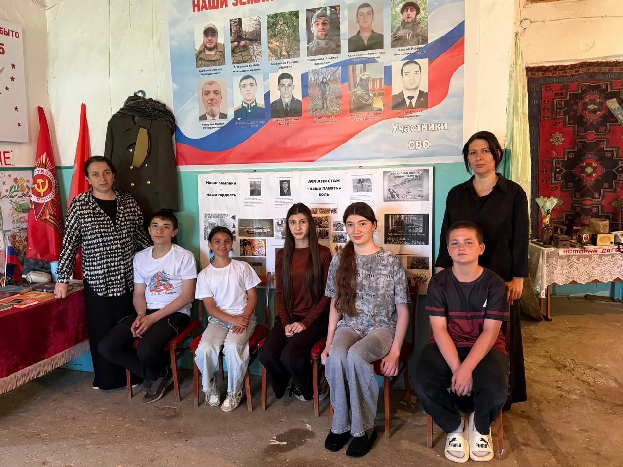 🎗️22 июня, в День памяти и скорби, заведующая домом культуры Сабина Муталибова совместно с заведующ