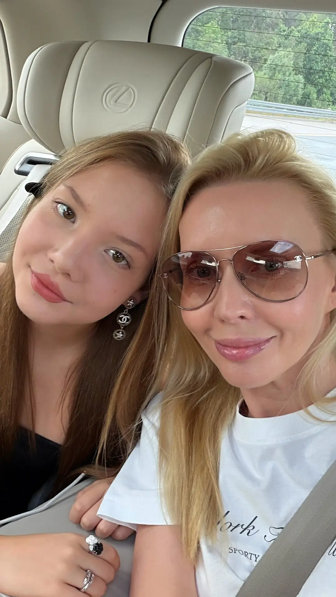 Ариша у нас занимается в модельной школе)
Сейчас едем на её первую съемку!