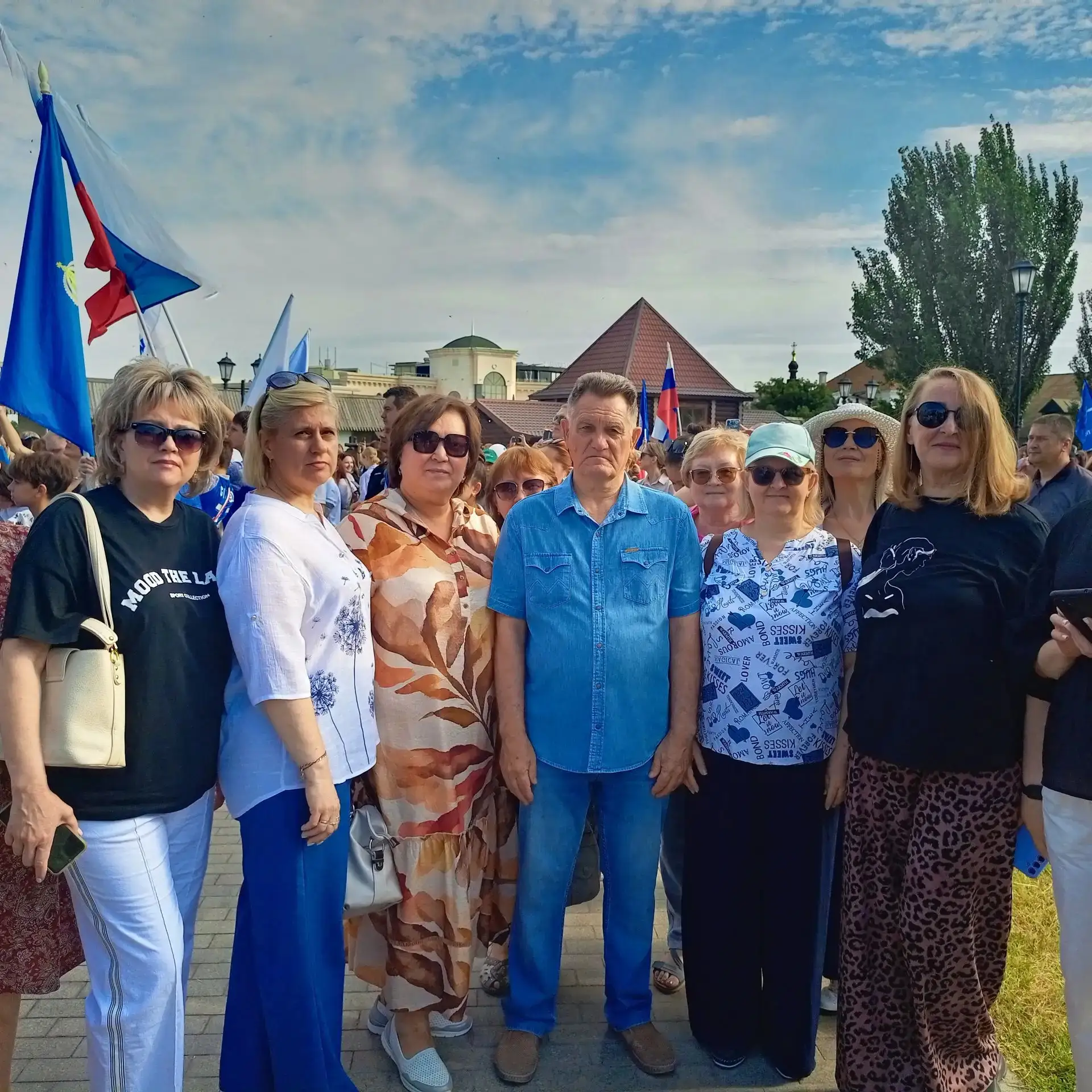 Администрация и сотрудники нашей школы приняли активное участие в торжественном мероприятии, посвяще