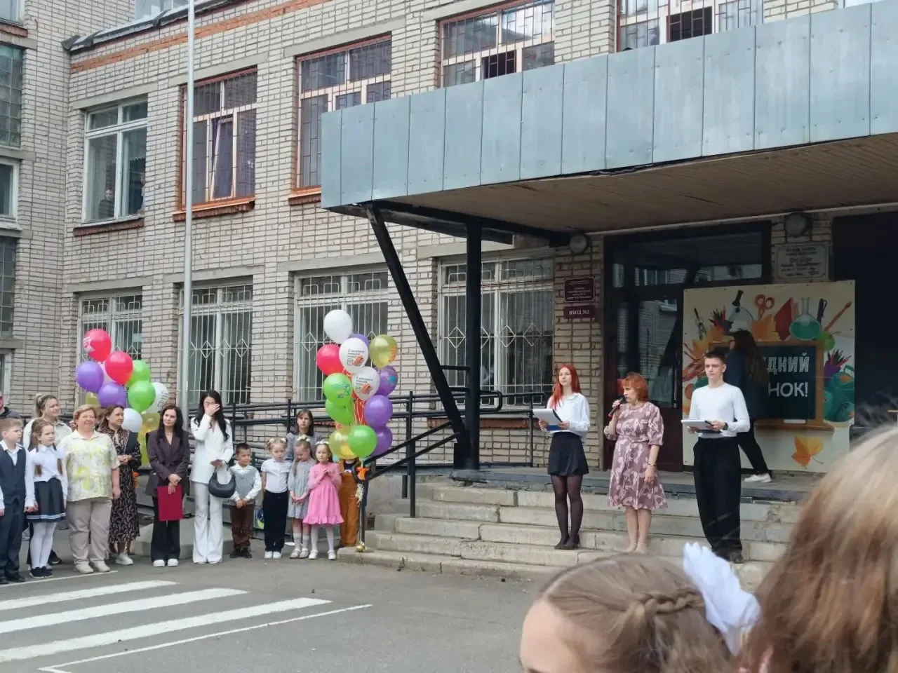 #Школа22 #ТакойДень  📸Сегодня в школе прошла торжественная линейка для четвёртых классов. Ребята при