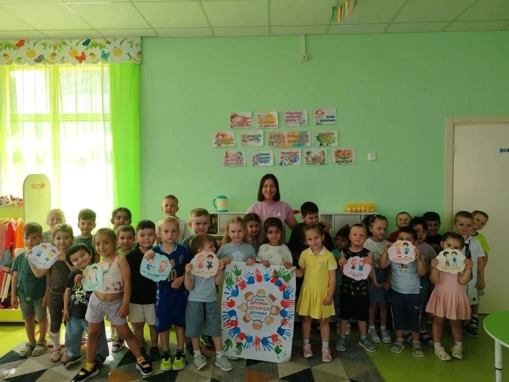 Согласно расписанию летней оздоровительной кампании, сегодня в группе №3 «Одуванчики» п...