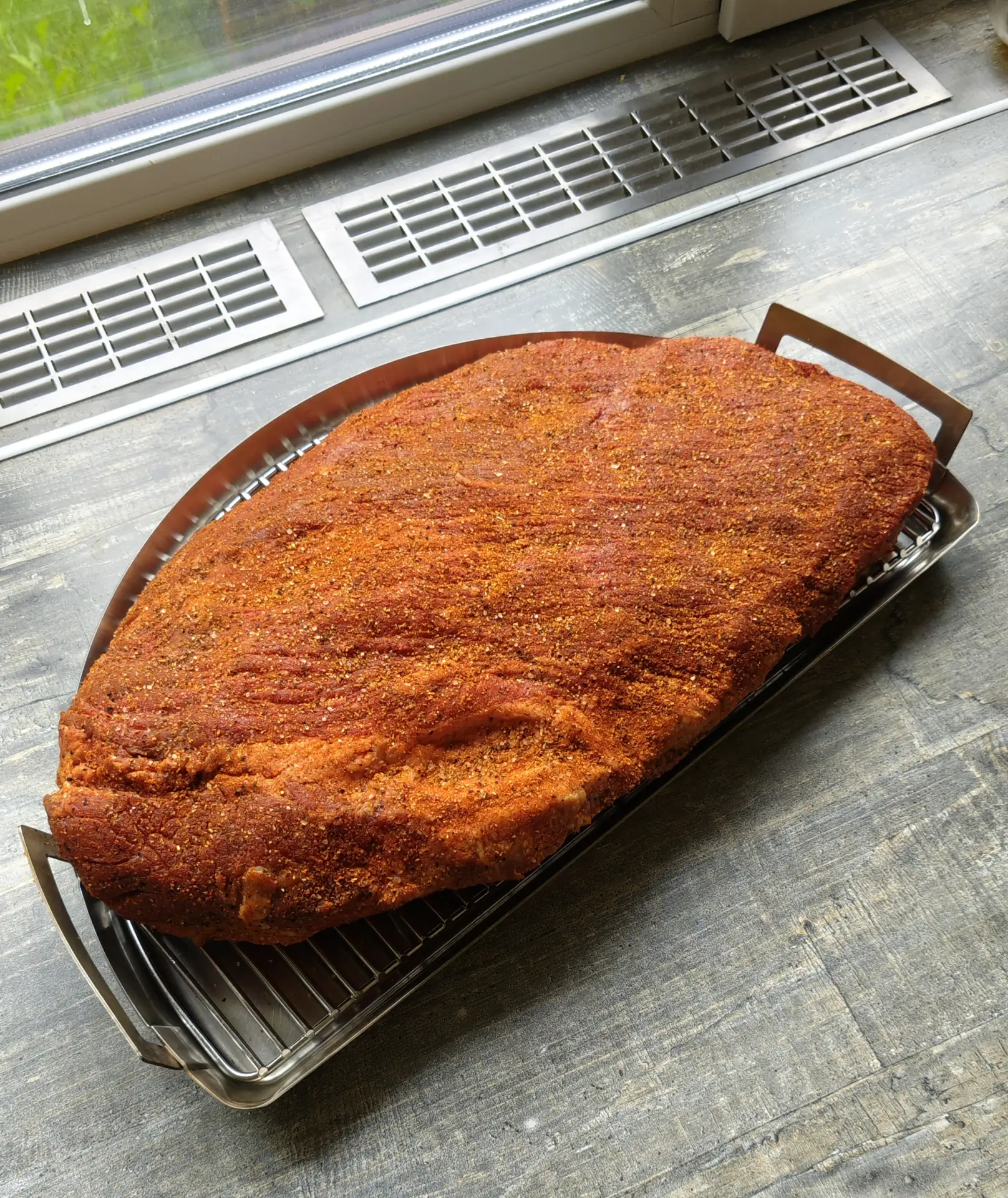 Большой праздник = много мяса! 🔥 Заготовка на завтра. Брискет, который в исходнике был на 6,7 кг. З