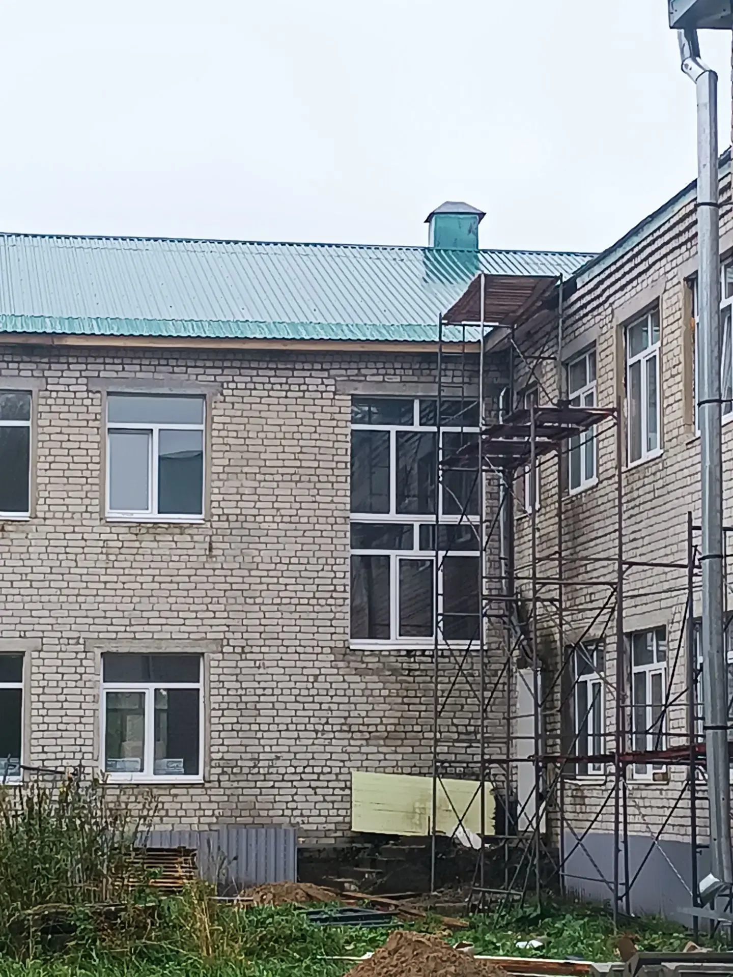 Капитальные новости Авнюгской средней школы. Работы продолжаются в активном режиме. Сей...