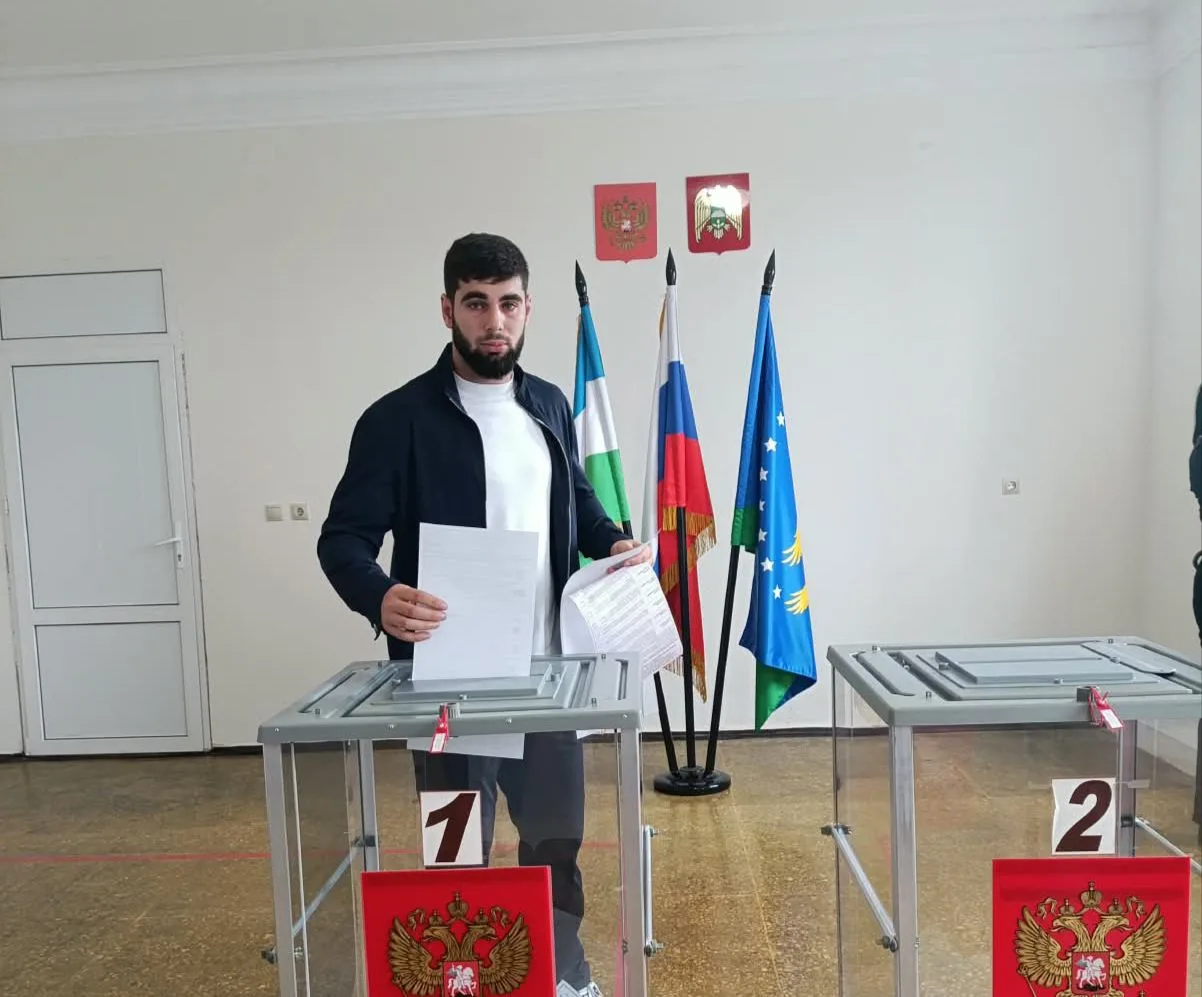 Алим Истепанов - чемпион России по Всестилевому каратэ, призер кубка России  по смешанн...