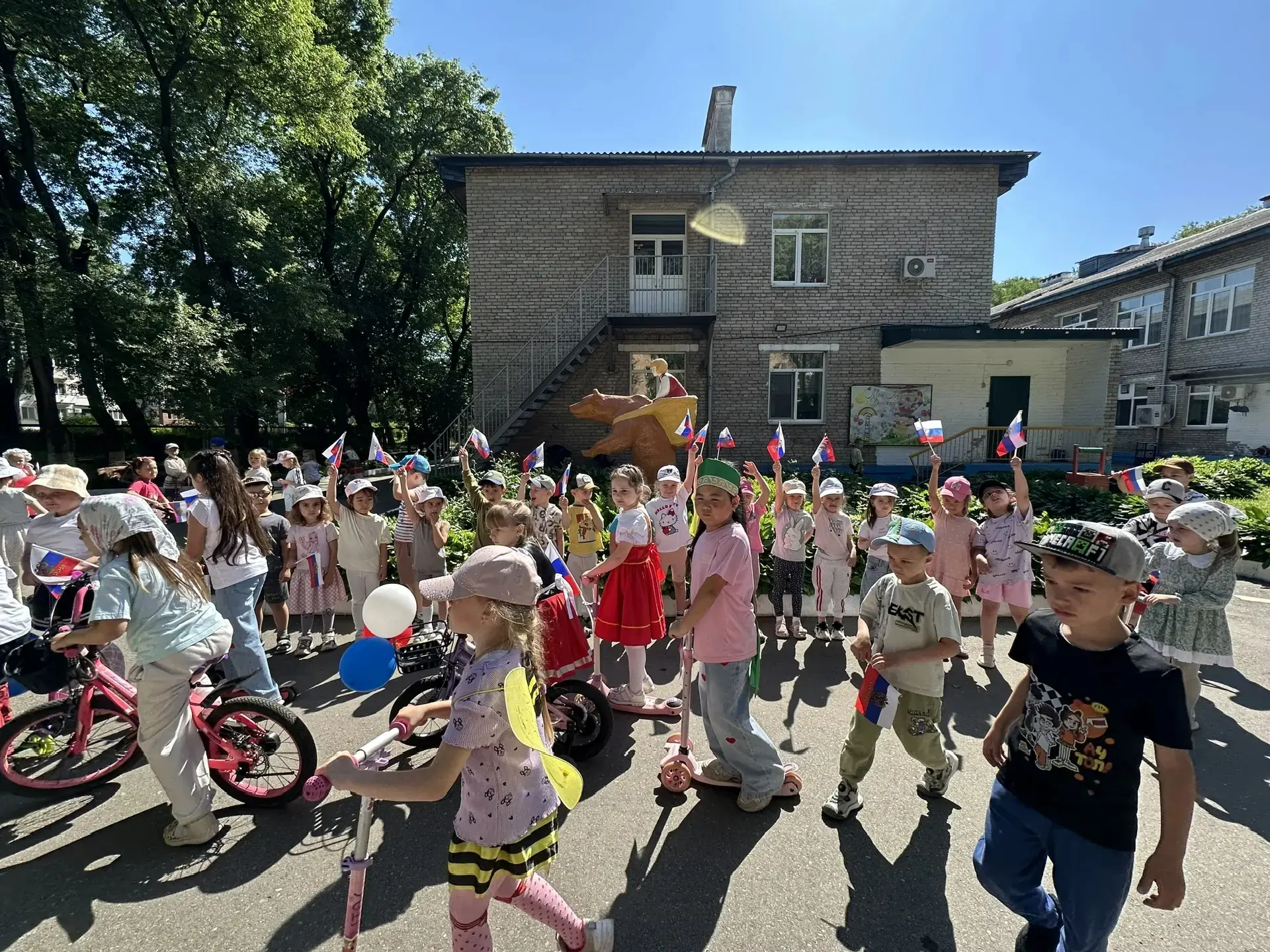 Сегодня  состоялся необычный самокато-велопробег🛴🚲🛴🚲🛴🚲🛴🚲🛴🚲🛴 в честь ДНЯ РОСС...