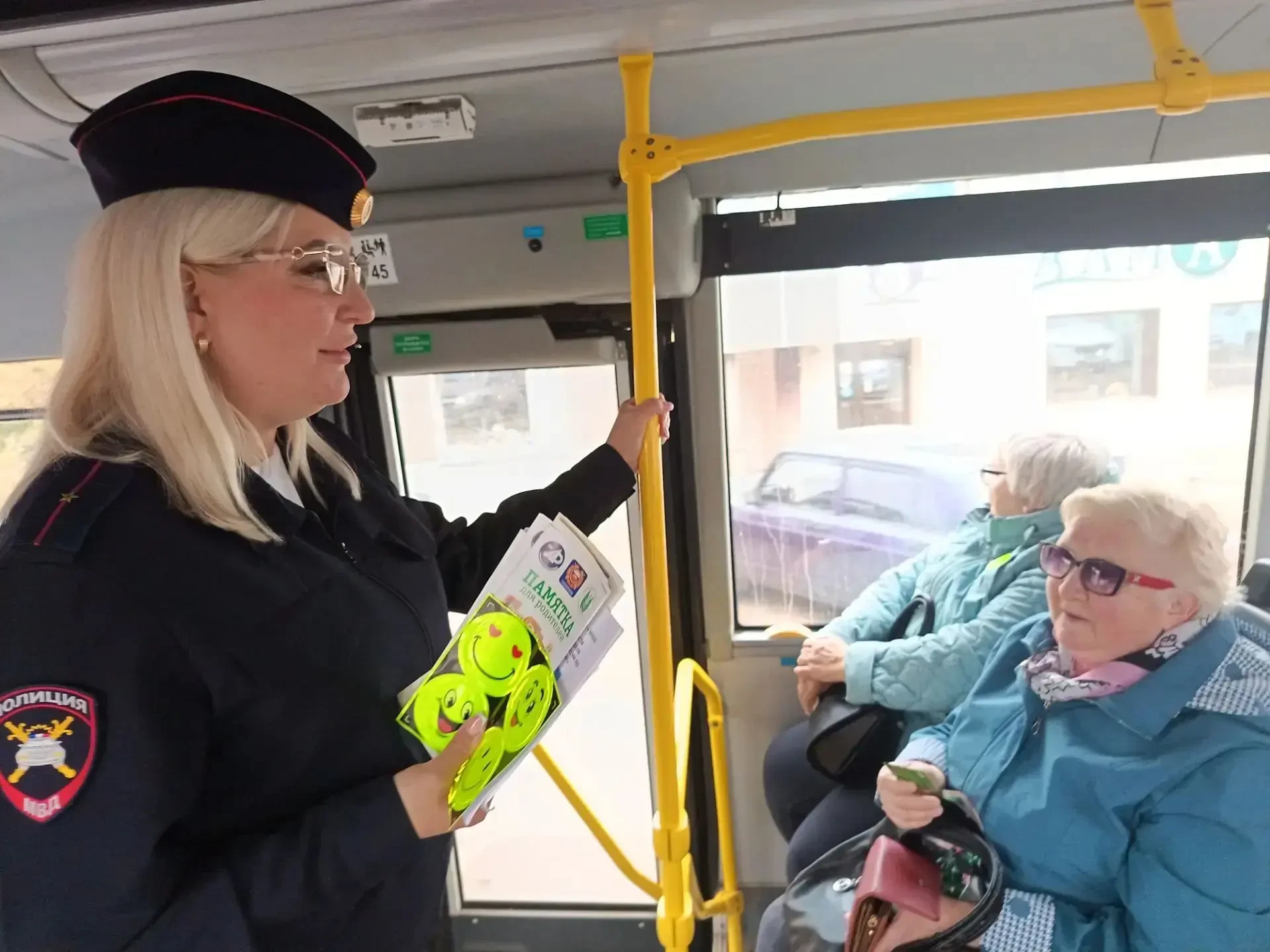 В Бугульме в автобусе №1 прошла акция ко Дню пожилых людей 🚌🦺
