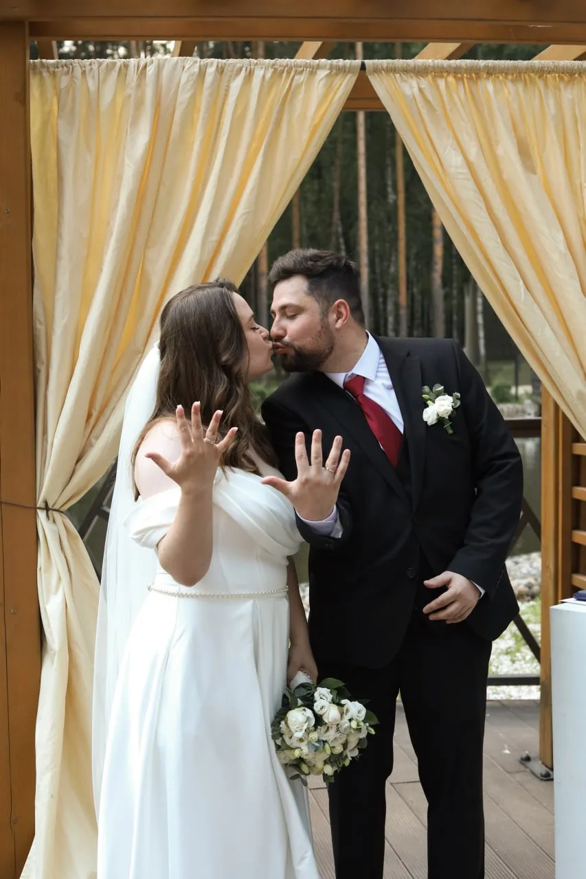 🌿💍 Летняя романтика свадеб в парках Подмосковья

Лето — яркая пора для свадеб на свежем воздухе!

