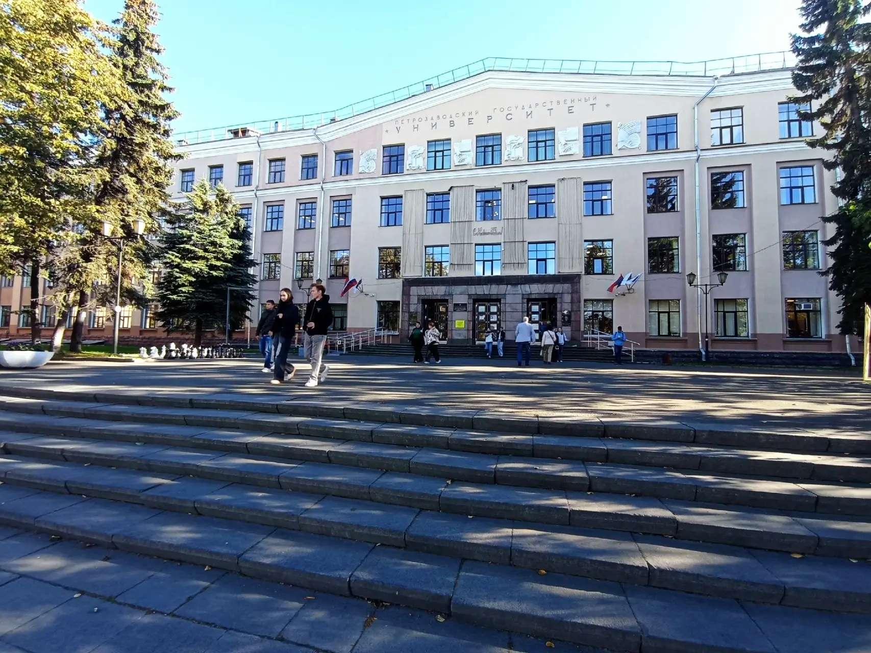 Более 4000 абитуриентов подали заявления в Петрозаводский госуниверситет. В вуз подали документы жит