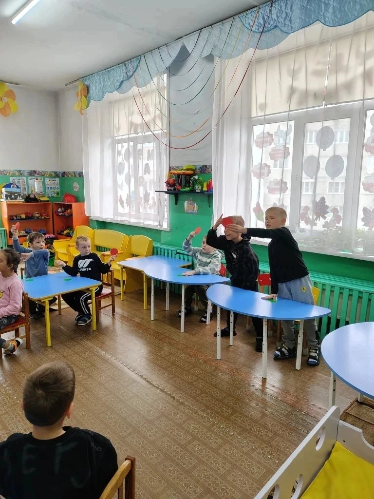 Наш поселок расположен рядом с оживлённой железнодорожной магистралью, поэтому вопрос б...