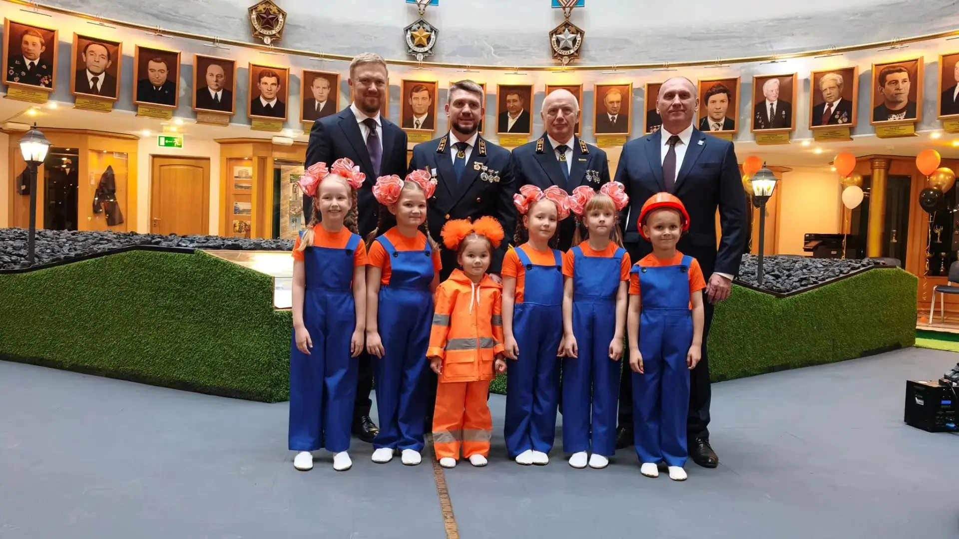 «Папа мой — шахтер!»: воспитанники поздравили горняков «Воркутауголь» 🙏🖤