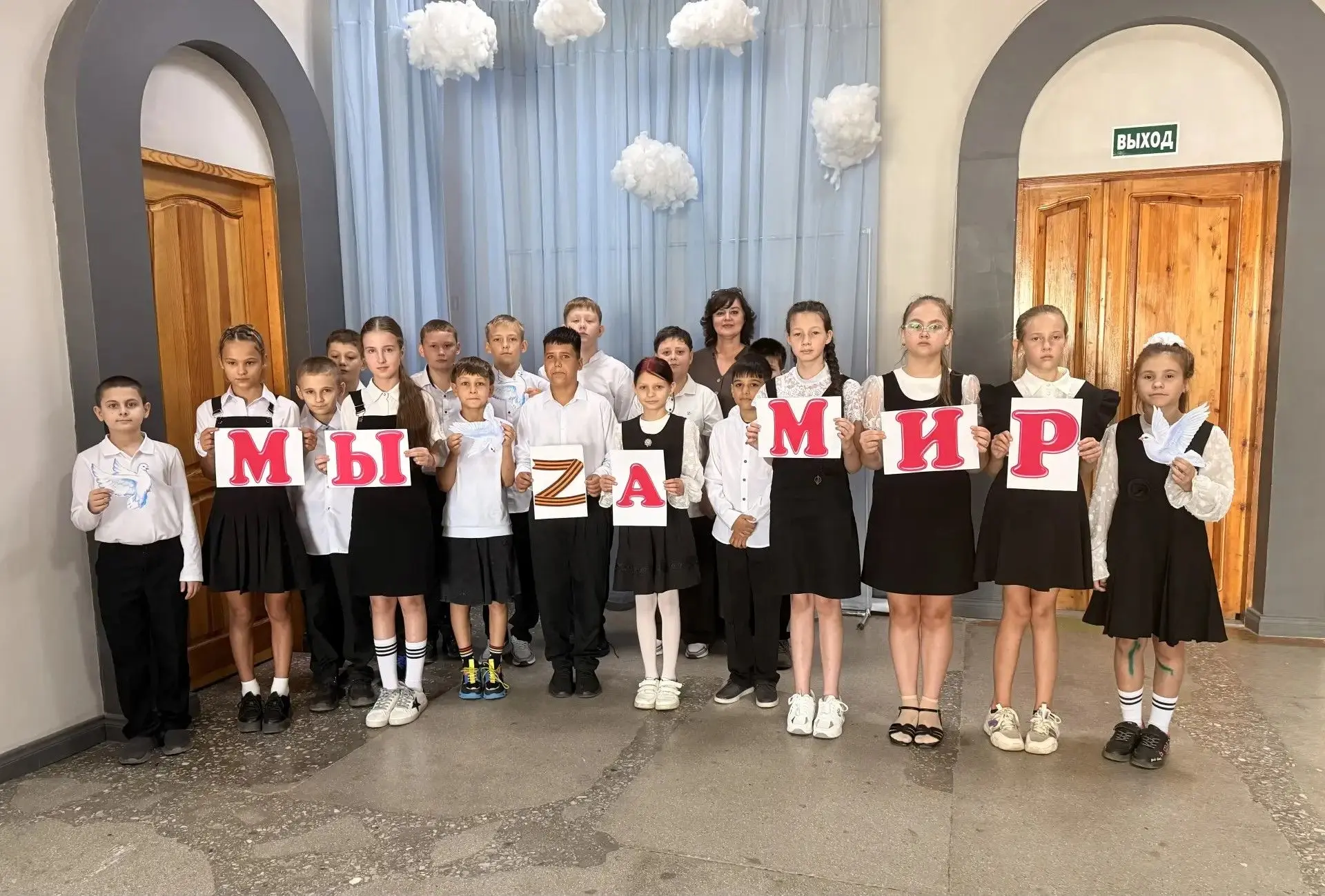 В Краснокумском сельском Доме культуры сегодня прошёл цикл памятных мероприятий, приуро...
