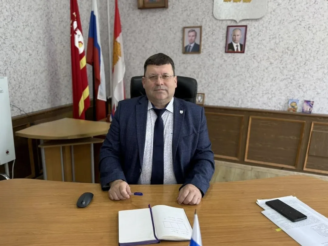 Глава Дорогобужского округа Константин Серенков в прямом эфире ответил на вопросы жител...