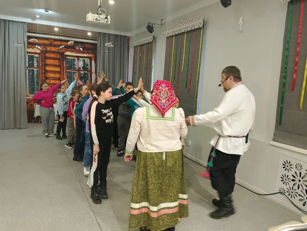 🪶 Путешествие в мир традиций: 3В класс в гостях у мастеров!  Сегодня наши третьеклассники отправилис