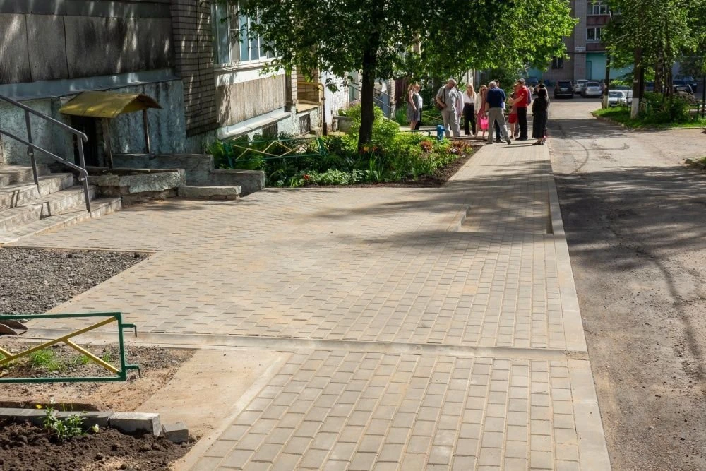 Сегодня началась приемка первых пяти дворов, благоустроенных в рамках проектов поддержк...