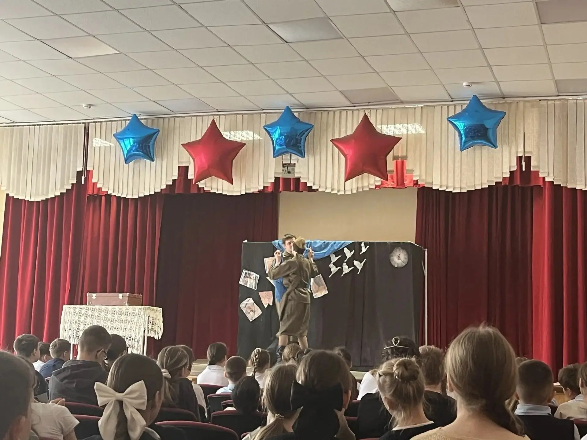 🎭 Спектакль «Письма с фронта»: путешествие в прошлое 🎭    7 мая ученики нашей школы посетили трогате