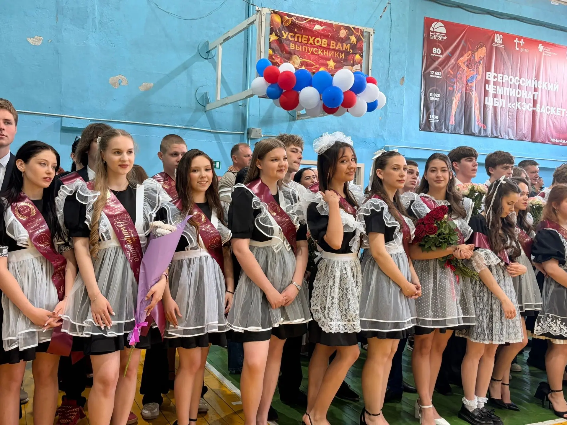 🎀 "ПОСЛЕДНИЙ ЗВОНОК"💐  Дорогие наши выпускники… Кажется, совсем недавно вы робко шли за руку с родит