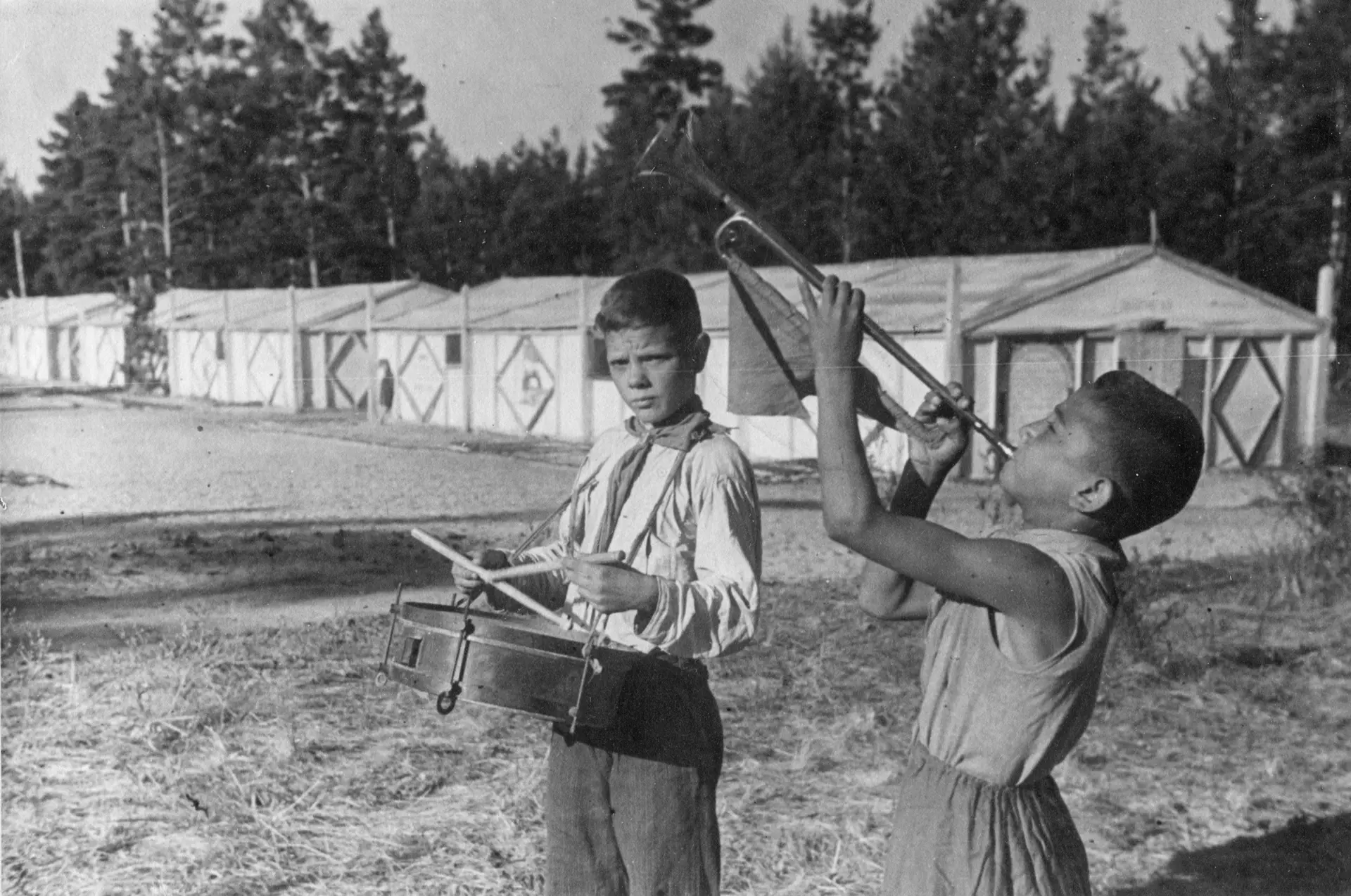 ря и неважно были они пионерскими или трудовыми. Судя по отзывам и воспоминаниям друзей...