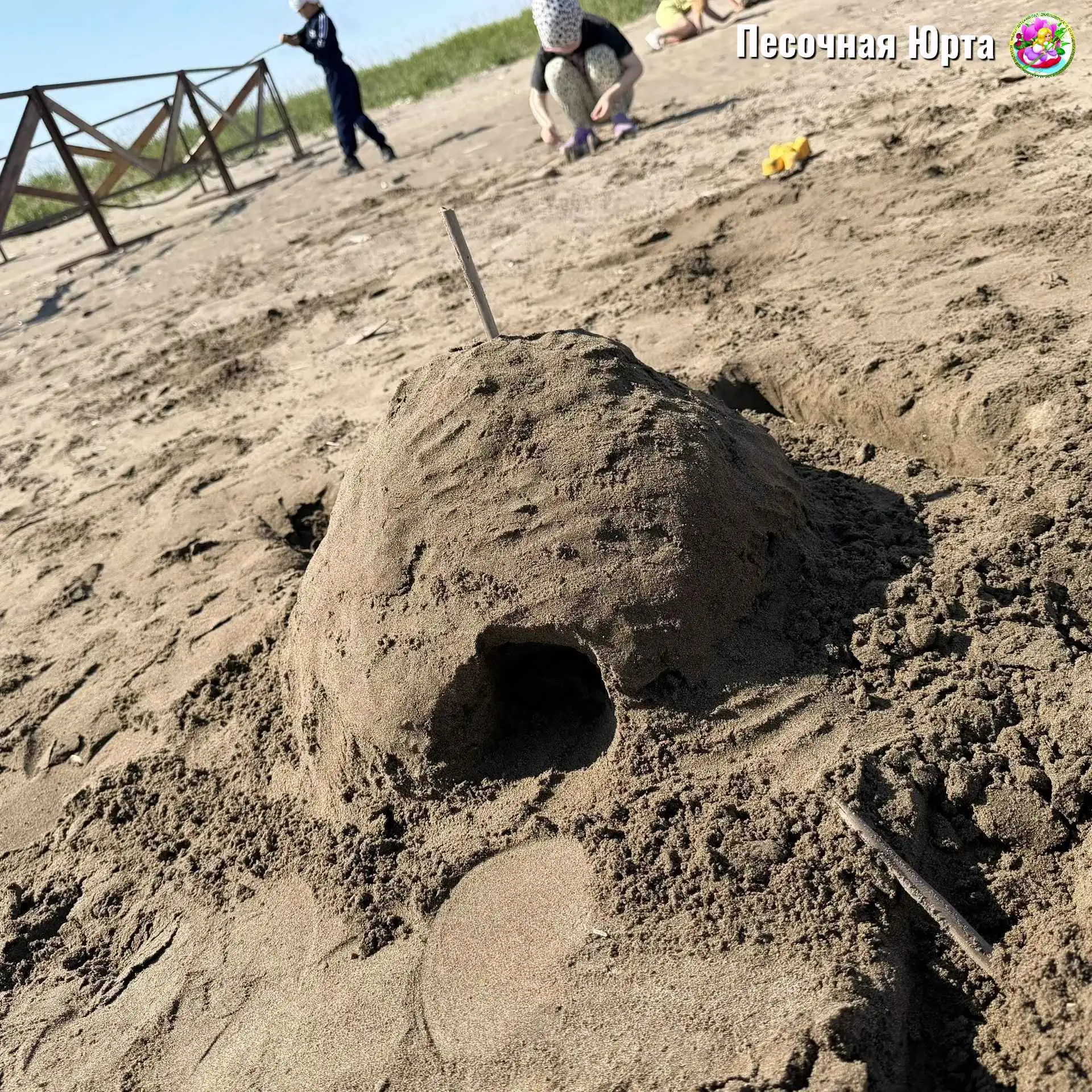 🌊✨ День у моря: строим юрту из песка! ✨🌊

Старшая группа побывала на море — и это был настоящий пр