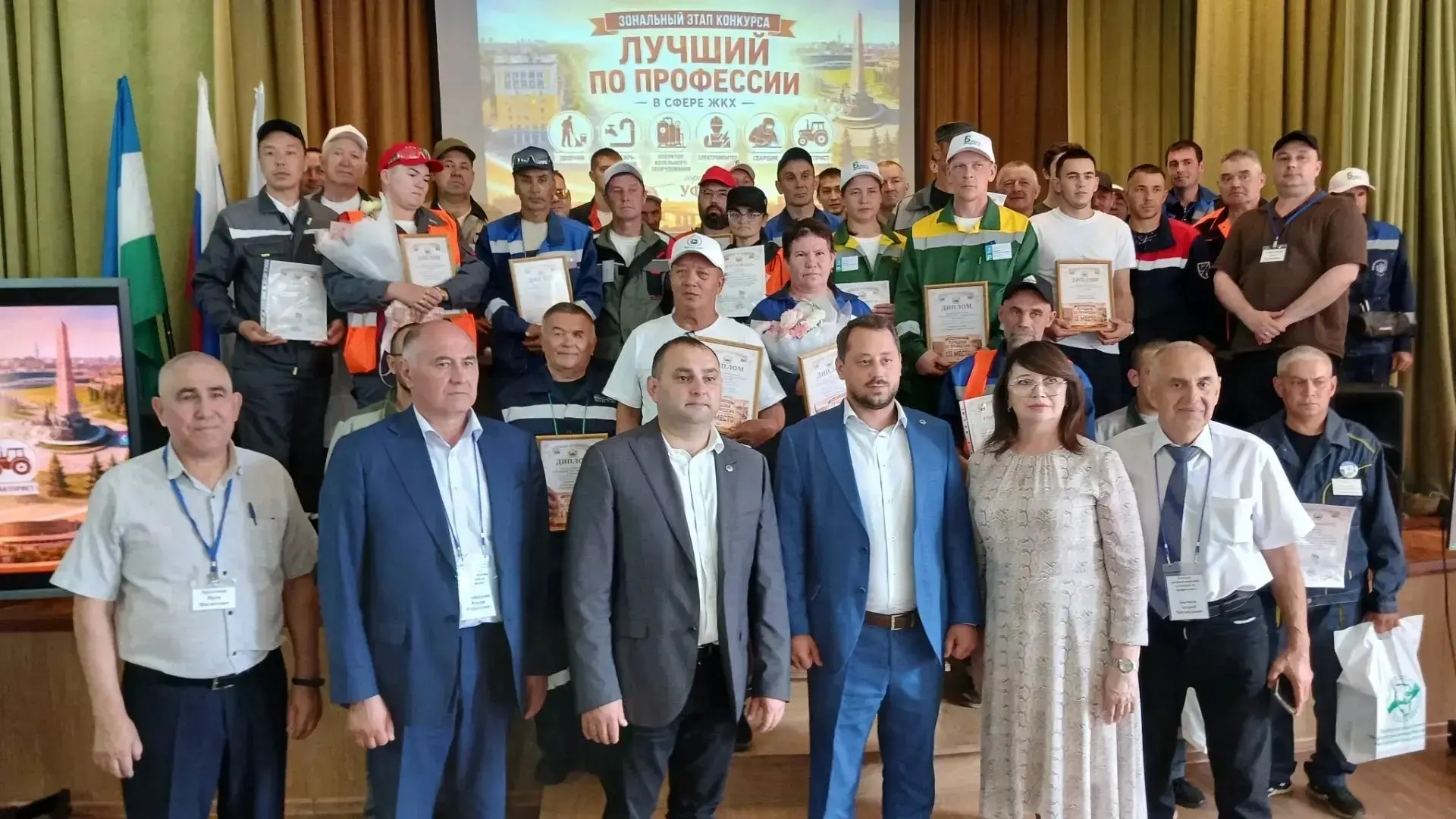 🎉 Дворник из Бирска Елена Хуззятова стала призёром конкурса "Лучший по профессии"👏

15 июня в Уфе 
