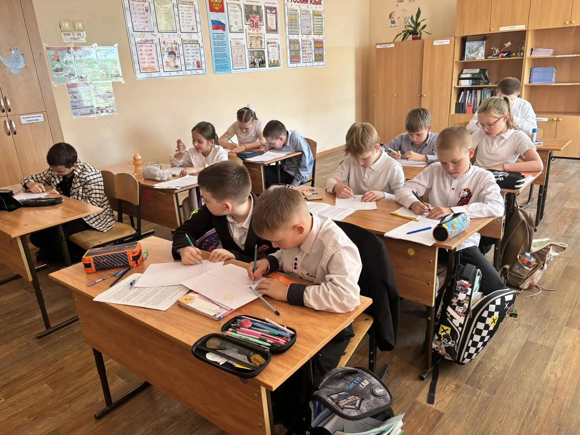 Эколята – юные защитники природы: Урок добра и заботы о планете! 🌳🐿️  Сегодня в нашей начальной школ