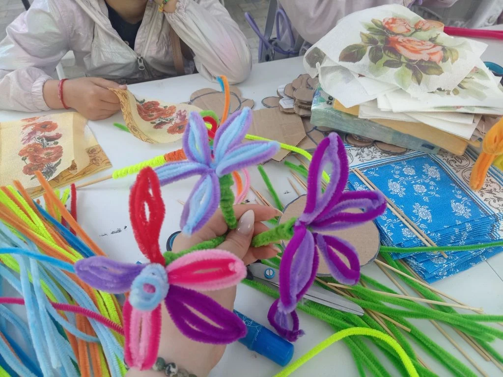 🌸 Волшебство цветов и крепость объятий: как мы провели 6 июня на фестивале «Цветы России» в г. Черн