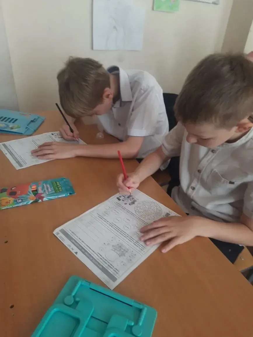 🤗На занятии «Разговоры о важном» ребята из 4Б  говорили  о ценностях, которые нас объединяют.    ✅Об