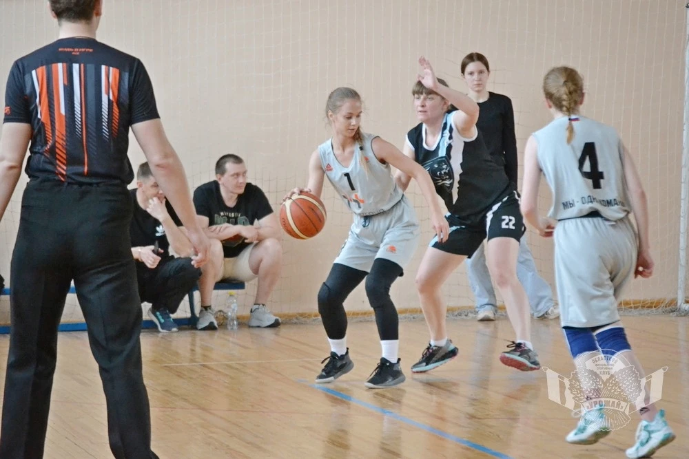 🏀 В 15:00 в Полтавке начались соревнования по баскетболу среди женщин

Расписание игр крутинской же