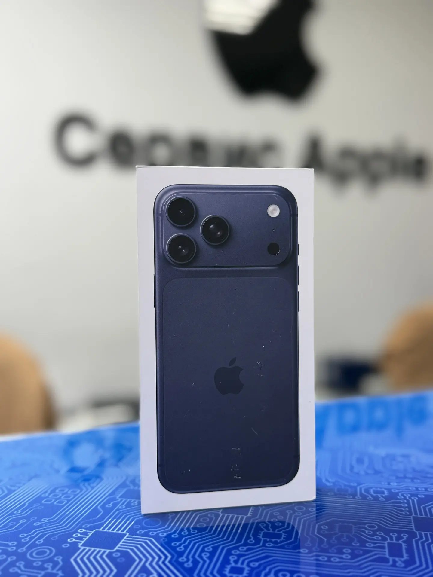 Остался один 1️⃣
17 pro max 256gb
Deep blue
eSIM 
Новый! 🆕
9️⃣3️⃣0️⃣0️⃣0️⃣