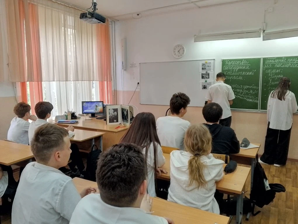 Архипова Анжелика Анатольевна и Алексеев Алексей Николаевич, классные руководители 8 «Г» и 9 «В» кла