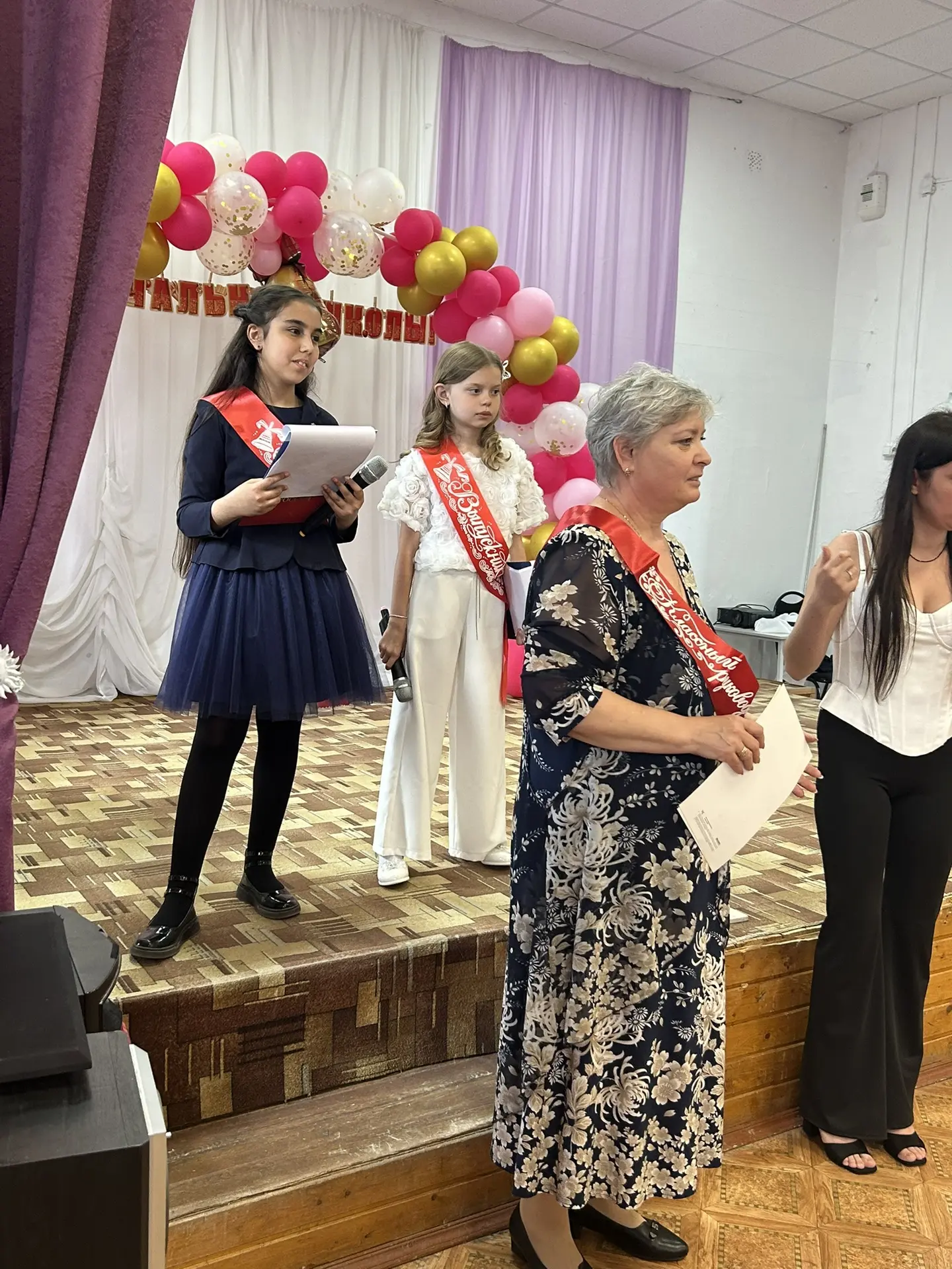 🎉 Сегодня также состоялся выпускной праздник для учащихся 4 класса! 🌟 Ребята порадова...