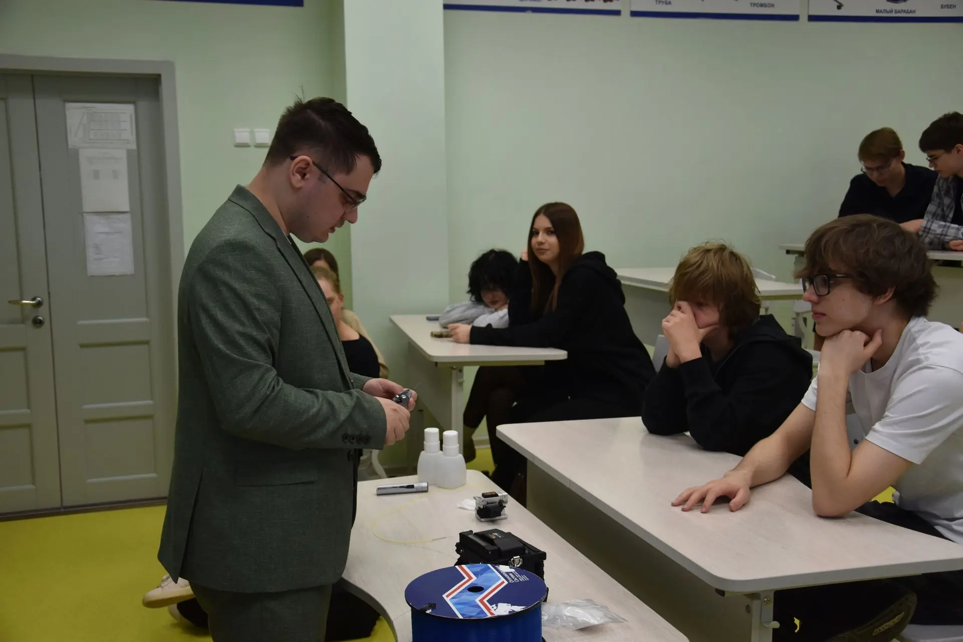 ​​🌟 Профориентационный урок в школе №39  30 марта преподаватели УрТИСИ СибГУТИ посетили МАОУ гимнази