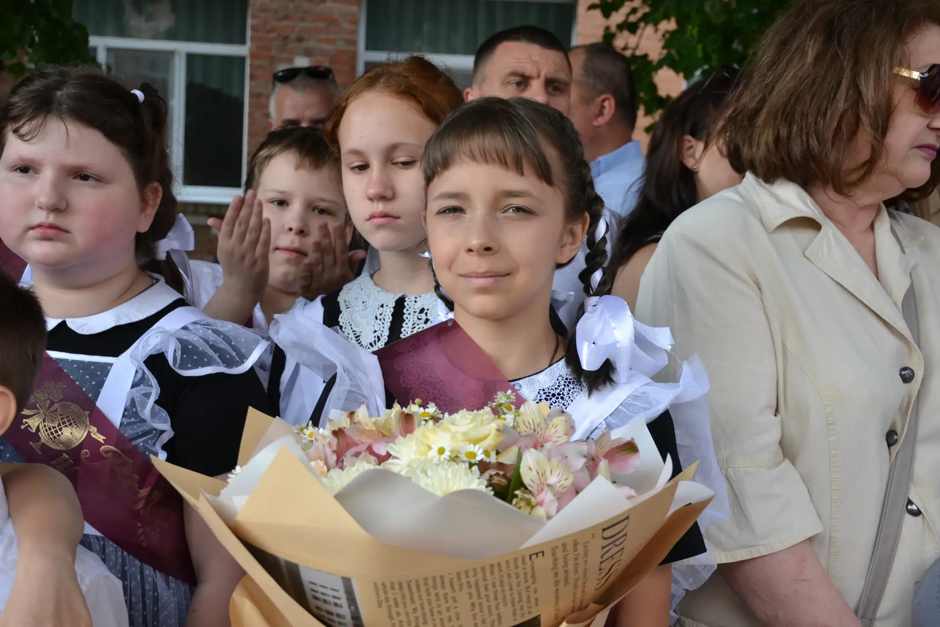 Остановись, мгновенье!  Сегодня волнительный и трогательный день для всех выпускников района. Мы усп