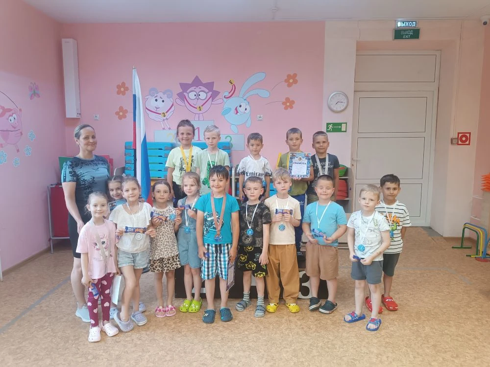 🌊«СОРЕВНОВАНИЯ ПО ПЛАВАНИЮ»🐬

💦Вода — это стихия жизни. И наши юные пловцы смело бросают ей вызов