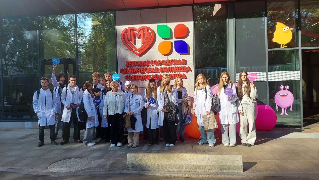 #Выпуск2026 
👨‍⚕👩‍⚕Наш «Парад выпускников» продолжает 11 «И» медицинский класс и их классный руков