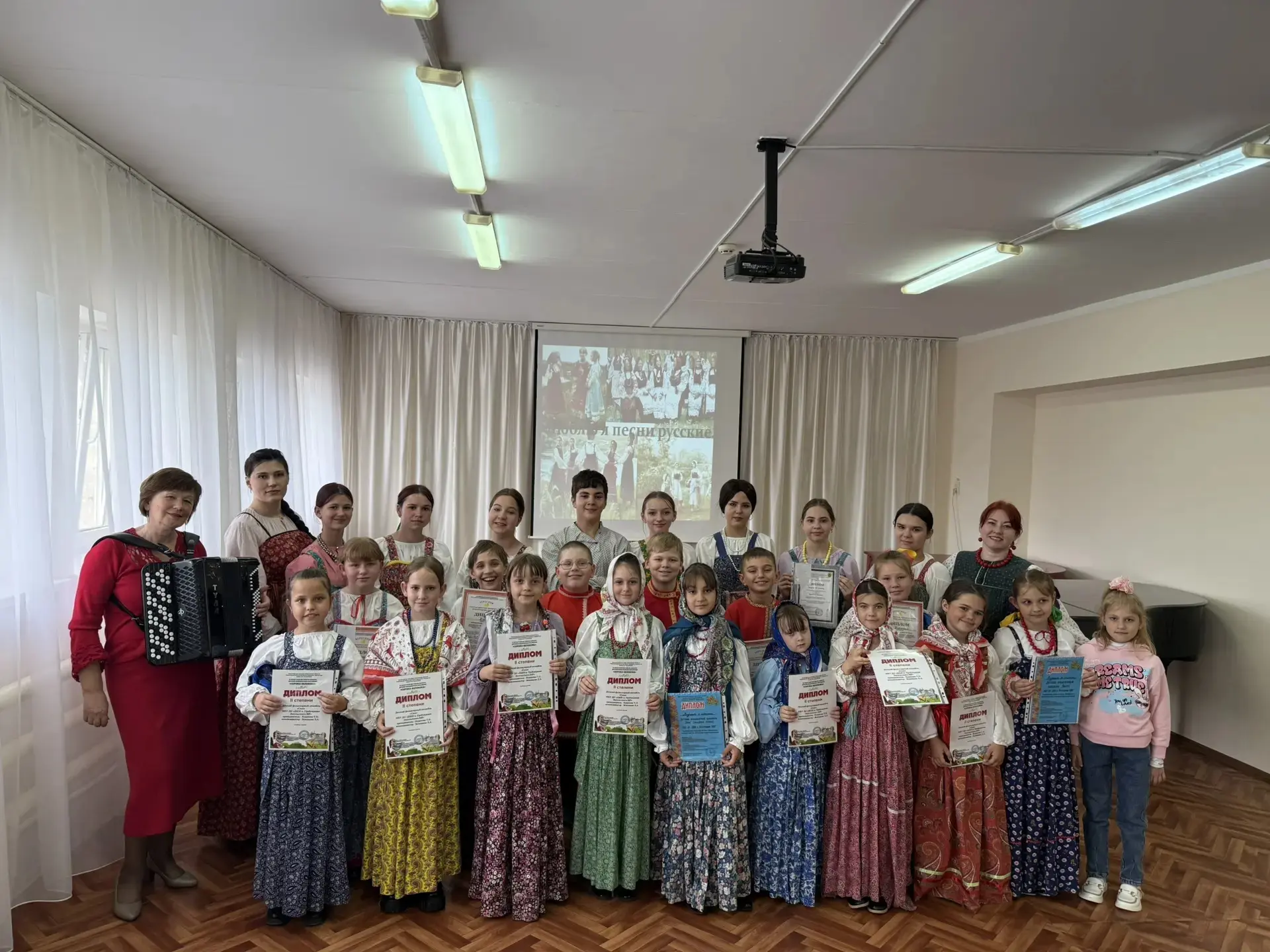 В концертном зале ДШИ п.Пробуждение состоялся отчетный концерт фольклорного отделения "...