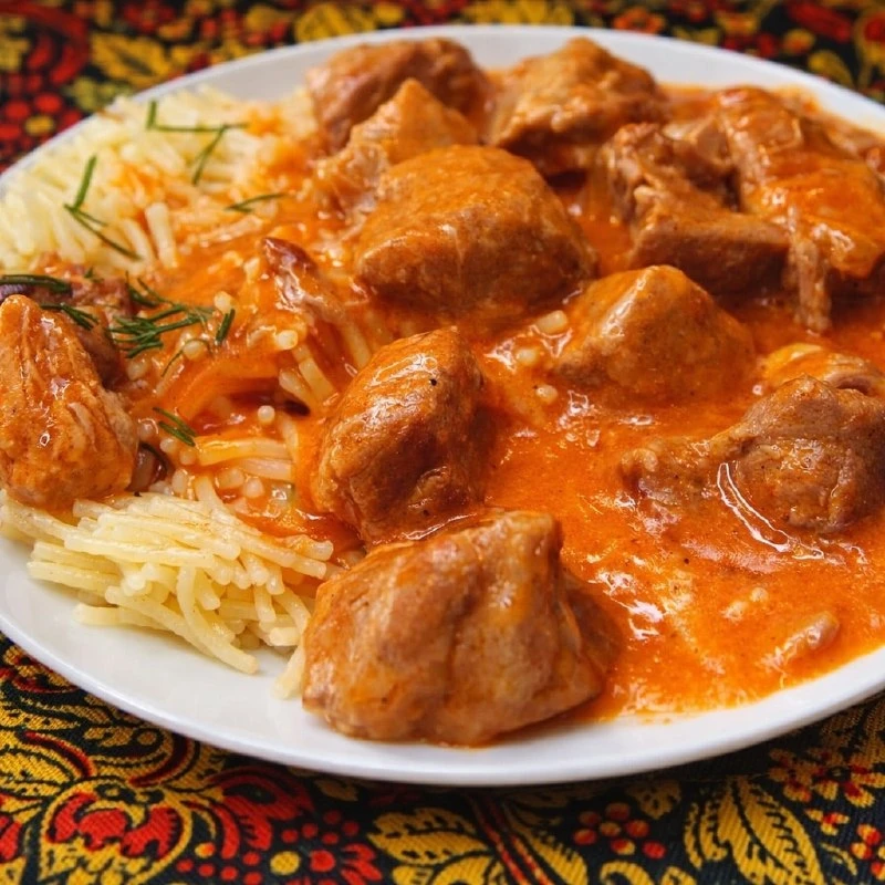 РЕЦЕПТ, КОТОРЫЙ СПАСЁТ ЛЮБОЙ ОБЕД: МЯСО МЯГКОЕ И СОЧНОЕ, ПОДЛИВА ГУСТАЯ И АРОМАТНАЯ. ОБЖАРИВАЕМ ДО Р