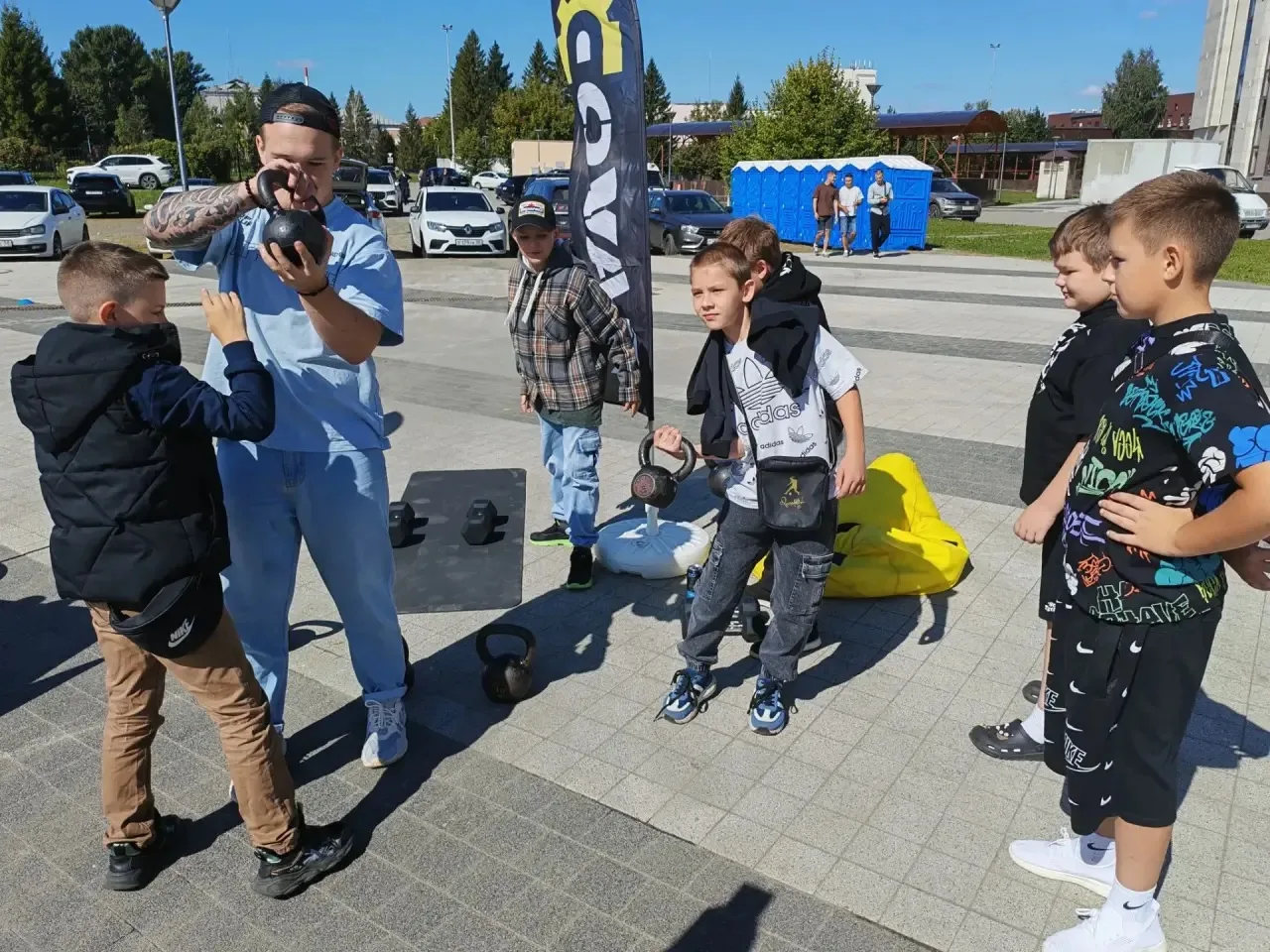 📢 Яркие выходные на Юбилейной площади!