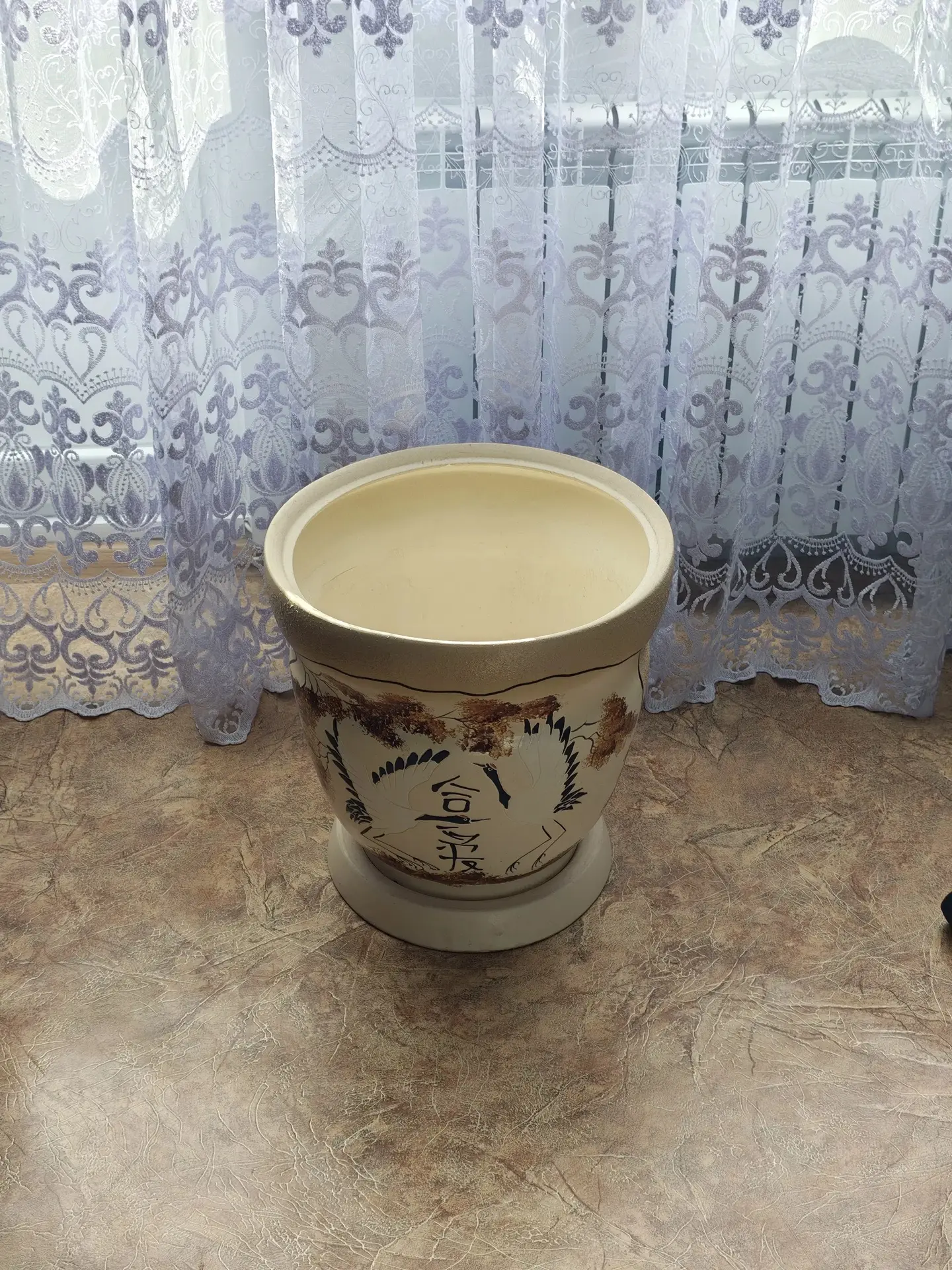 Продаю напольный горшок для цветка с поддоном 2000 р. Ширина 42 см высота 43 см  самовы...