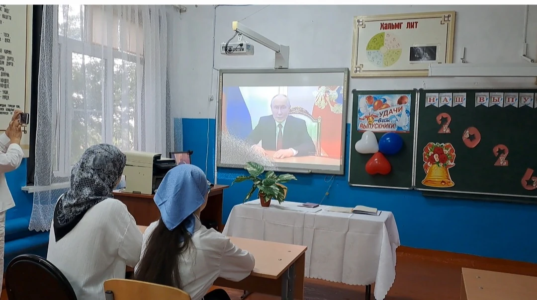 🎉🎊Сегодня выпускники 9 класса в торжественной обстановке получили аттестаты за курс основного обще