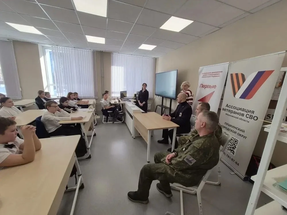 В преддверии Дня защитника Отечества, наш Центр образования №1 посетили члены Ассоциации ветеранов С