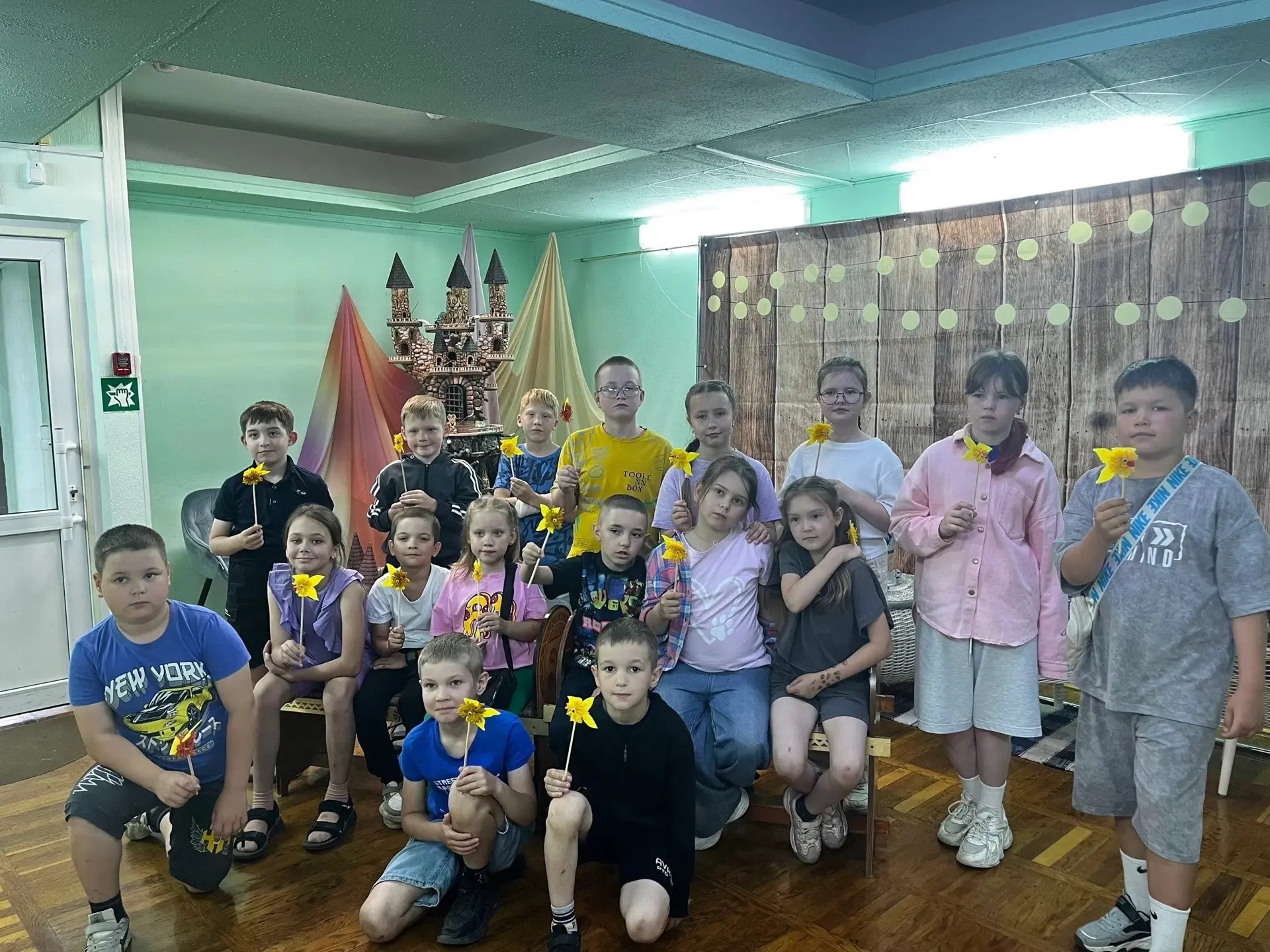 🫶В нашем лагере продолжается яркая и насыщенная жизнь!👍
🌈Ребята 1 отряда почувствовали себя насто
