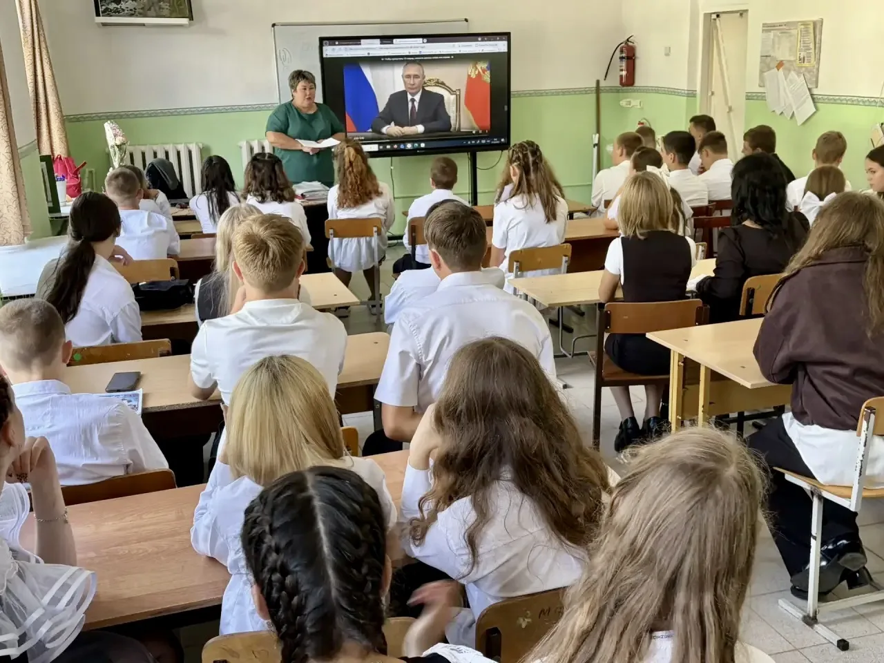 📚🎓Во всех учебных корпусах нашего образовательного центра прошли сегодня  классные ча...