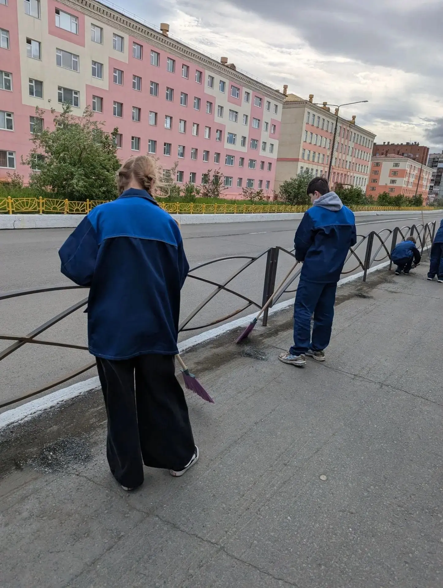 ТОШ-2026: чистота там, где важна забота 🧹🏥❤️
Трудовой отряд школьников продолжает трудовую вахту в
