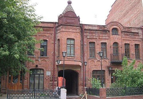 В моей практике существует ряд помощи, которую я могу оказать только при личной встрече: