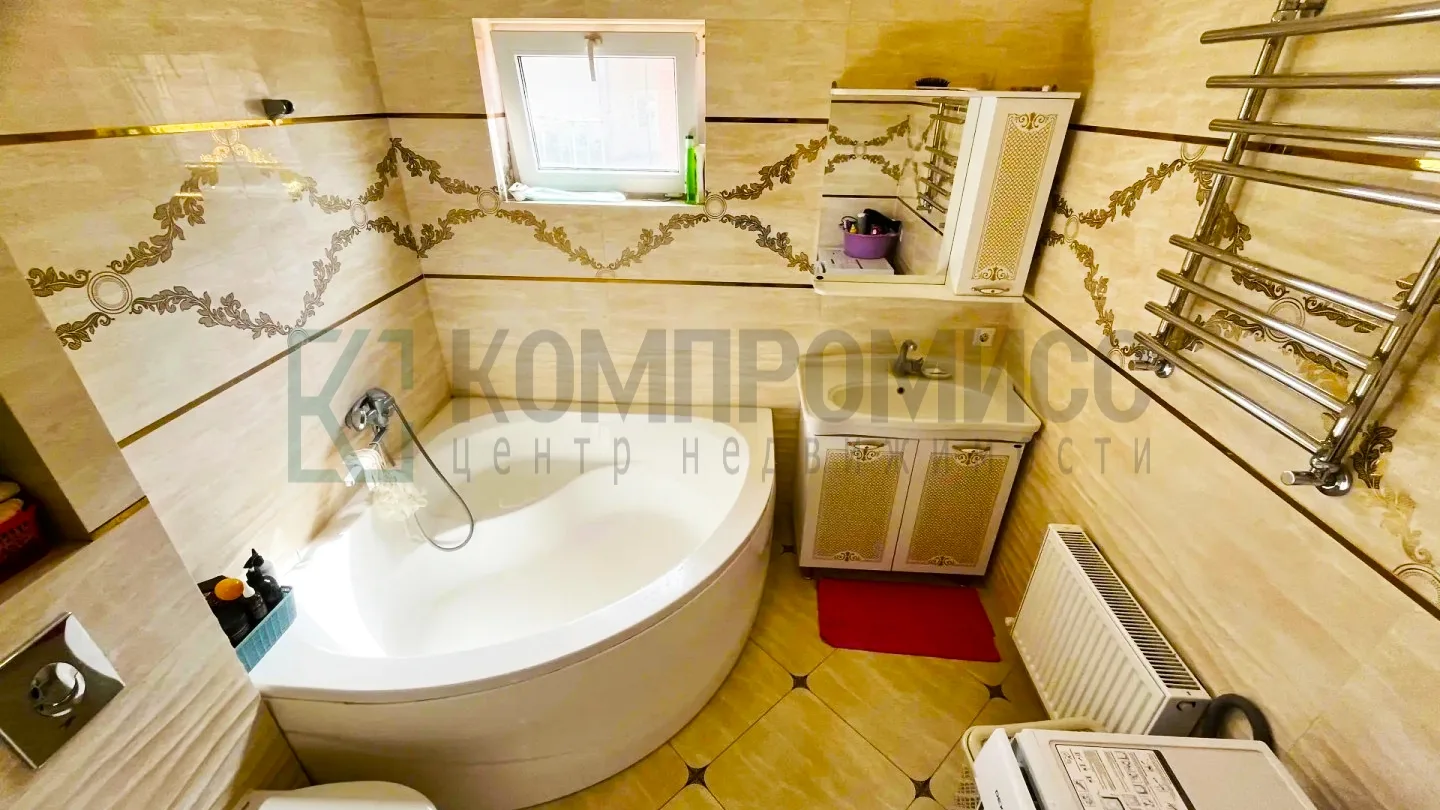 📍 Просторный кирпичный дом с большим садом    🏠 Дом:  ✅ 120 м², 3 спальни + кухня-гостиная  ✅ Тёплые