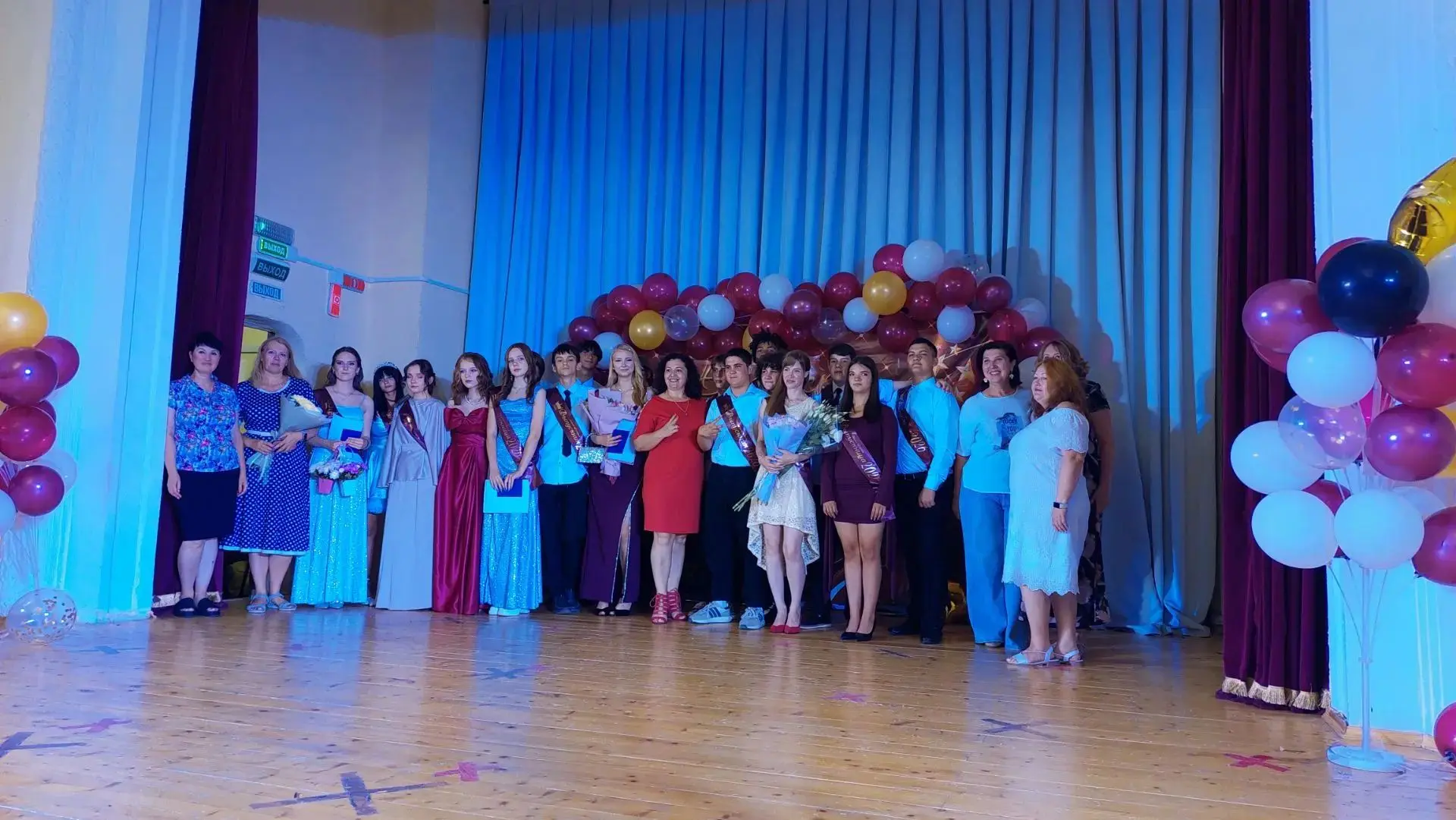 🌷В стенах клуба "Инкерман" выпускной вечер для девятиклассников! 👩‍🎓👨‍🎓

Этот день стал символо