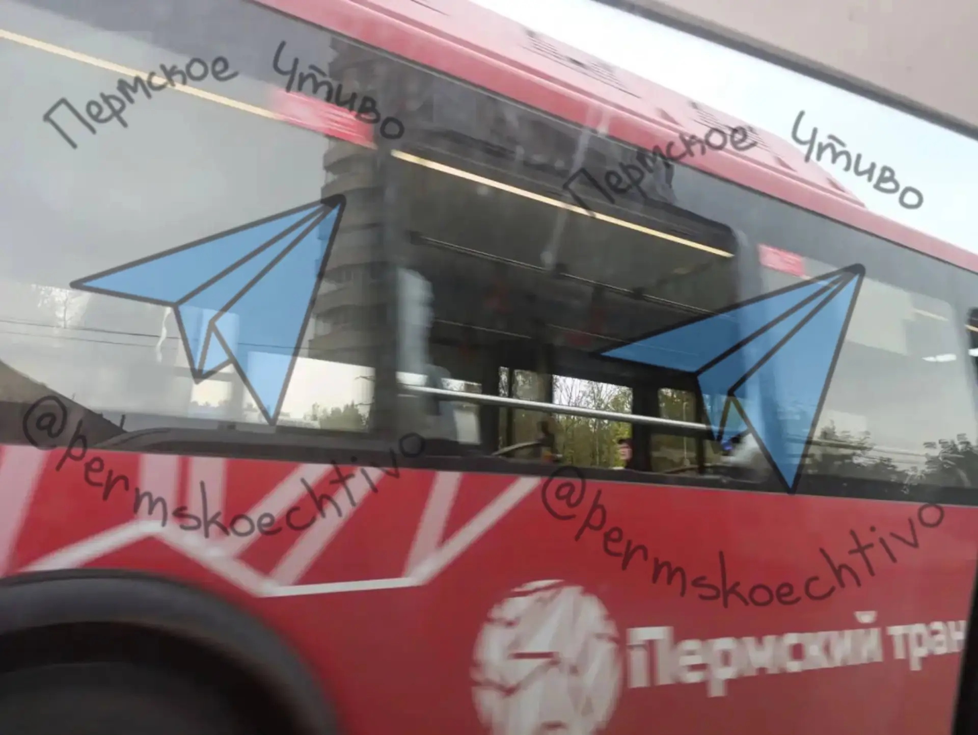 ⚡️Удар был настолько мощный, что у одного из автобусов выбило стекла от взрывной волны,...
