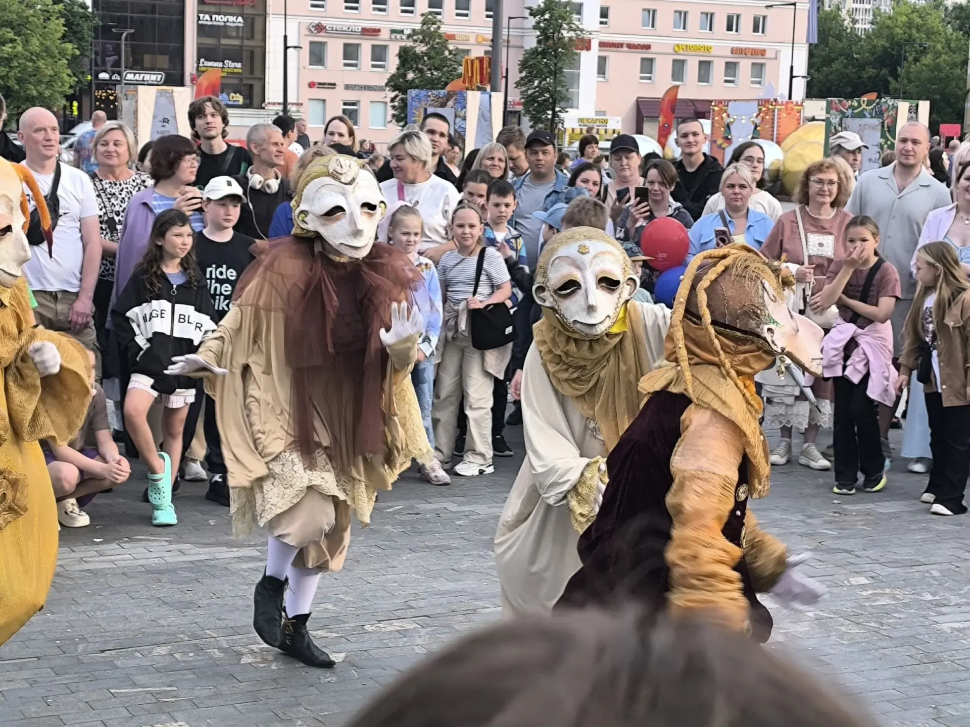 🎉Продолжаем делиться самыми яркими кадрами седьмого фестиваля "Флюгер"!